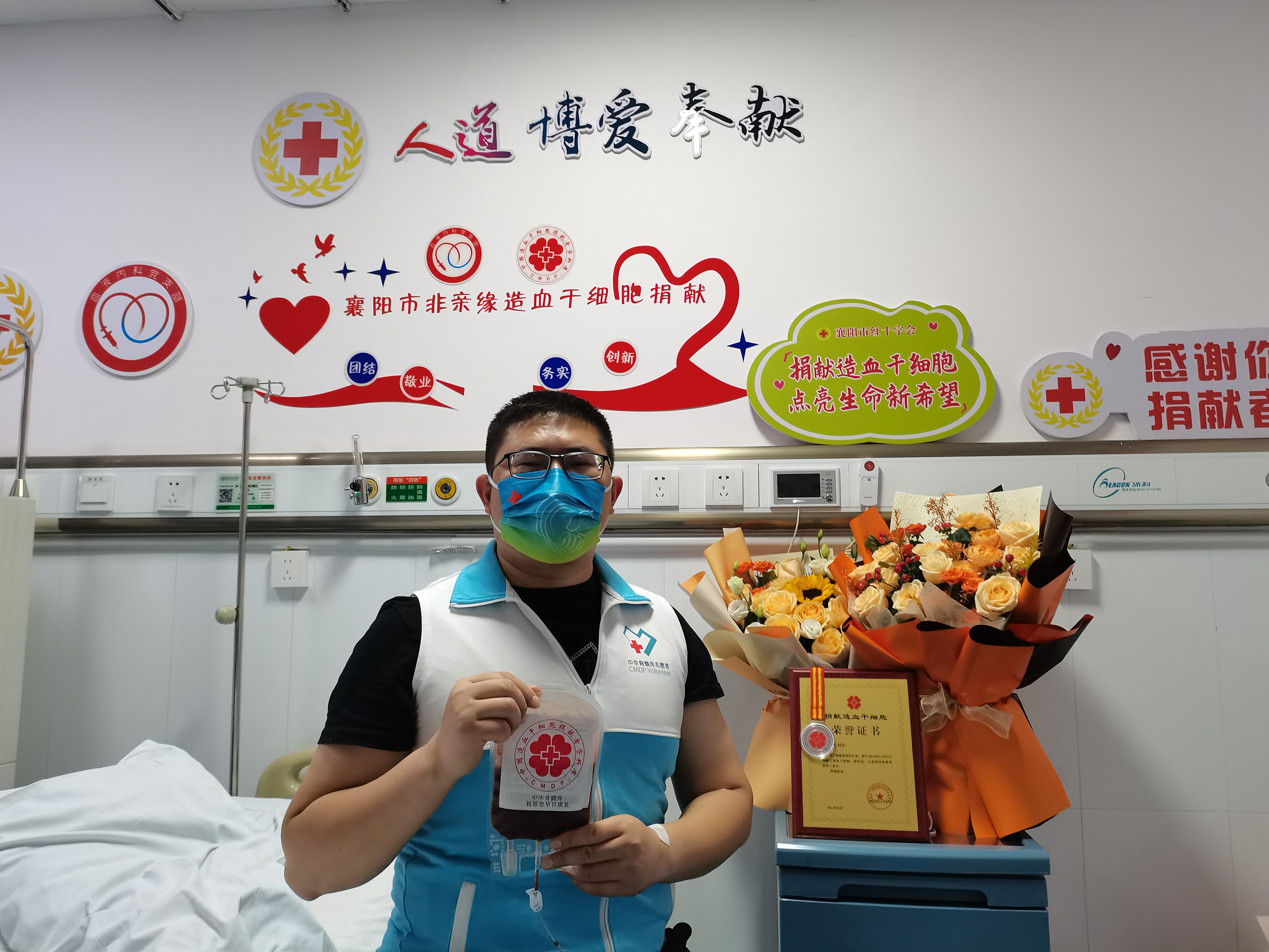 襄阳“男丁格尔”捐髓救人 15年来累计献血6400毫升